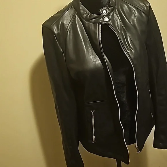 Black leather jacket - Picture 2 of 13